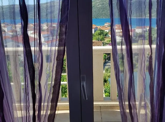 Karolina * Poljica (Trogir)